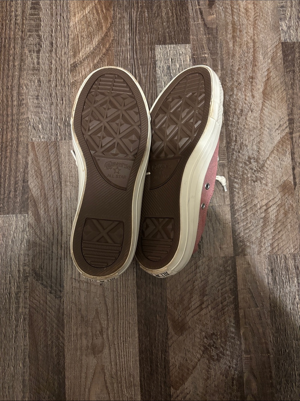Converse Metallic Pink Low Top Sneakers. Good pre-owned condition. - Picture 2 of 6